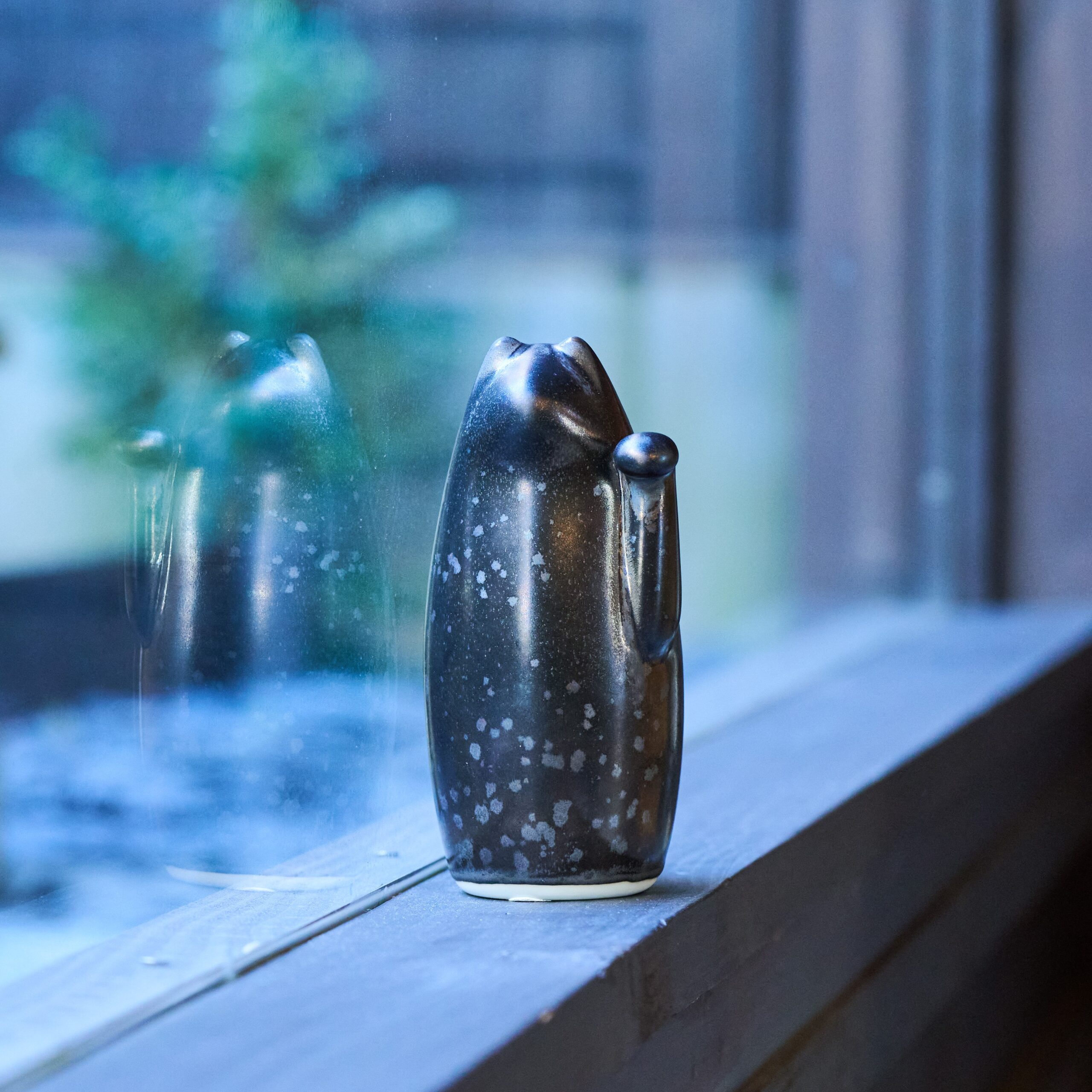 お気に入りの招き猫は、シンプルでモダンなSETOMANEKI 黒金結晶